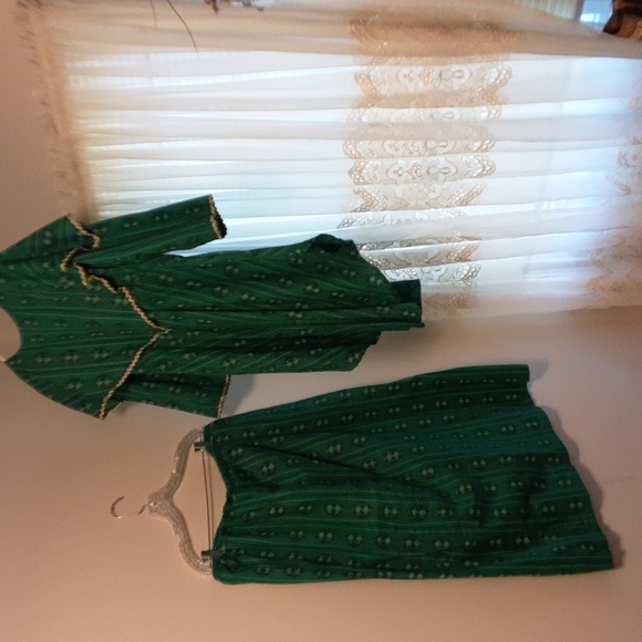 The African Village, OS GREEN,  GOLD AND BLACK - Picture 2 of 6